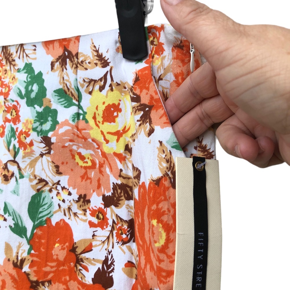 Fifty Street Orange & Yellow Floral Shorts size Medium New - Picture 3 of 5